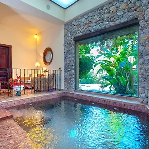 https://casa-flores-con-piscina-interior-climatizada.1costadelsol.com